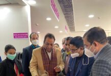 рдкреНрд░рд╕рд┐рджреНрдз рдЪрд┐рдХрд┐рддреНрд╕рдХ рдбреЙ. рдЪреЗрддрди рд╢рд░реНрдорд╛ рдиреЗ рдХреЛрд╡рд┐рдбрд╝ рд╡реИрдХреНрд╕реАрди рдФрд░ рд╣реГрджрдп рд░реЛрдЧреЛрдВ рдХреЗ рдкреНрд░рддрд┐ рд▓реЛрдЧреЛрдВ рдХреЛ рдХрд┐рдпрд╛ рдЬрд╛рдЧрд░реБрдХ