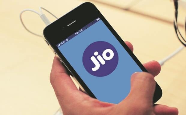 Jio ने फिर दिया झटका, कईं प्लान में 100 से 520 रुपये तक की बढ़ोतरी