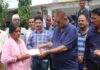 कैबिनेट मंत्री गणेश जोशी ने आपदा प्रभावितों को बांटे राहत राशि के चैक, विस्थापन का दिया आश्वासन
