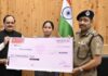 PNB ने डीजीपी की उपस्थिति में शहीद प्रदीप रावत की पत्नी को सौंपा 50 लाख का चेक