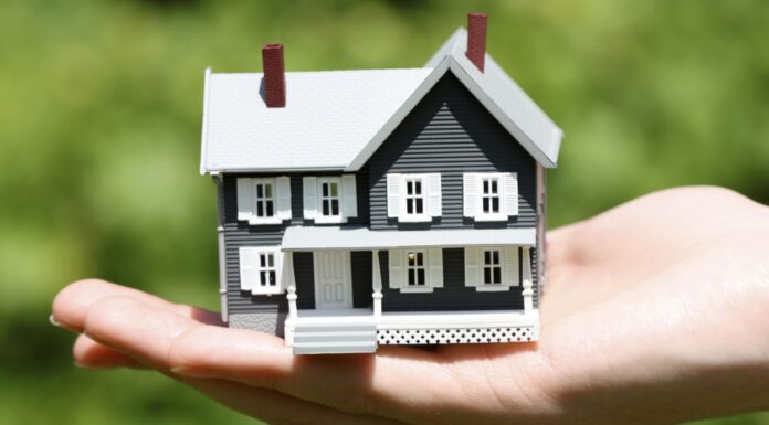 रियल एस्टेट में एक बार फिर मंदी की आहट, घरों की बिक्री 18 प्रतिशत घटने का अनुमान