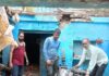भारी बारिश के चलते भरभरा कर गिरा मकान, योगी सरकार की योजनाओं को पलीता लगाता सिस्टम