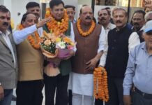 प्रीतम सिंह को कांग्रेस चुनाव संचालन समिति का अध्यक्ष बनने पर कार्यकर्ताओं ने दी बधाई