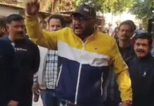 तहसील में भ्रष्टाचार के आरोपों से हंगामा, स्टाम्प विक्रेताओं व दस्तावेज लेखकों ने किया जोरदार प्रदर्शन, देखें वीडियो