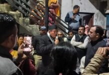 काठ बंगला बस्ती पहुंचे हरीश रावत, MDDA नोटिस और विस्थापन को लेकर सरकार पर बरसे