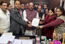 कांग्रेस ने शहर की विभिन्न समस्याओं के समाधान को सौंपा नगरायुक्त को ज्ञापन