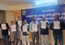 वास्तविक निर्माण मजदूरों को पंजीकरण से वंचित करने का आरोप, चेतना आंदोलन के नेतृत्व में मजदूरों ने सौंपा ज्ञापन