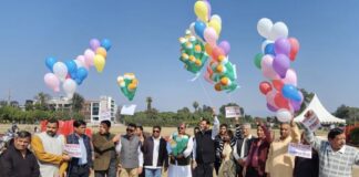 राजभवन घेराव: प्रीतम सिंह ने जनहित से जुड़े मुद्दों के सांकेतिक गुब्बारे उड़ाकर दिया संदेश