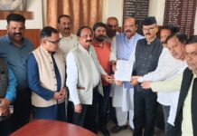 सीमा विस्तार के बाद बने वार्डो में गैस लिमिट में संशोधन की मांग, DSO को सौंपा ज्ञापन