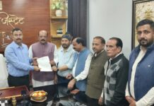 चारधाम में पूजा शुल्क वृद्धि वापस लेने की मांग को लेकर कांग्रेस ने राज्यपाल को भेजा ज्ञापन