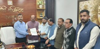 चारधाम में पूजा शुल्क वृद्धि वापस लेने की मांग को लेकर कांग्रेस ने राज्यपाल को भेजा ज्ञापन