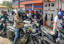 सरकार ने पेट्रोल डीजल की एक्साइज ड्यूटी में की 10 रुपए लीटर की कमी