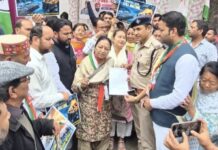 कांग्रेस ने मसूरी–दून मार्ग पर सिंगल वैली ब्रिज को डबल करने की मांग को लेकर किया धरना प्रदर्शन