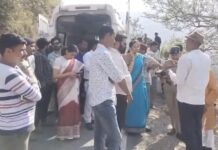 दुखद: गहरी खाई में वाहन गिरने से आठ लोगों की मौत दो घायल