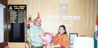 नगर निगम: श्रीमति बंसल ने नवनियुक्त MNA पाण्डेय को सौंपा कार्यभार