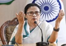 ममता बनर्जी का इस्तीफे से इनकार, चुनाव नतीजों पर उठाए सवाल