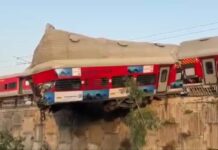 योग नगरी में ट्रेन हादसा; शटिंग के दौरान उज्जैनी एक्सप्रेस के तीन डब्बे पलटे, देखें वीडियो