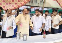 मोहब्बत की दुकान’ से बंटी मिठास, कांग्रेस ने जनता को शरबत पिलाकर दी राहत