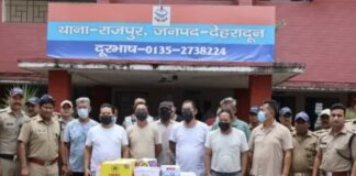 पुलिस ने छापेमारी कर अमेरिकी नागरिक समेत 13 जुआरी किए गिरफ्तार, लाखों की नकदी और डॉलर बरामद