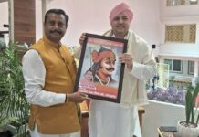 भाजपा नेता रतन सिंह चौहान ने लिया महंत देवेन्द्र दास जी महाराज का आशीर्वाद