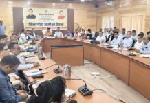 कैबिनेट मंत्री चौधरी ने की विकास योजनाओं की समीक्षा, अधिकारियों को दिए प्रभावी क्रियान्वयन के निर्देश