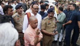 लखनऊ अग्निकांड: 15 मौतों की पुष्टि, सीएम योगी ने घटनास्थल पहुंचकर लिया जायजा