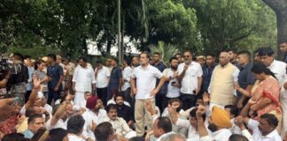प्रधानमंत्री आवास के बाहर कांग्रेस नेतृत्व का धरना: राहुल- प्रियंका समेत बड़े नेता सड़क पर बैठे