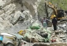 हिमाचल में भूस्खलन का कहर: पहाड़ी दरकने से मलबे में दबी गाड़ी, 13 लोगों की दर्दनाक मौत