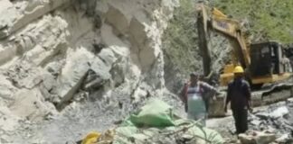 हिमाचल में भूस्खलन का कहर: पहाड़ी दरकने से मलबे में दबी गाड़ी, 13 लोगों की दर्दनाक मौत