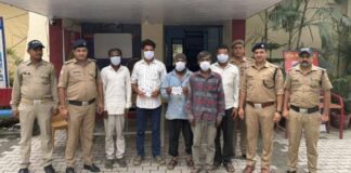 पुलिस ने जुआ खेल रहे पांच जुआरी पकड़े; हजारों की नगदी और ताश के पत्ते बरामद