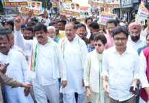 निर्वाचन आयोग के खिलाफ कांग्रेस का जोरदार प्रदर्शन, सचिवालय घेराव कर फूंका ज्ञानेश का पुतला