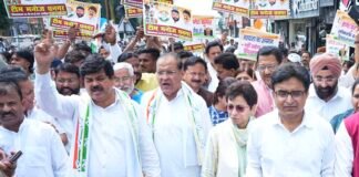 निर्वाचन आयोग के खिलाफ कांग्रेस का जोरदार प्रदर्शन, सचिवालय घेराव कर फूंका ज्ञानेश का पुतला